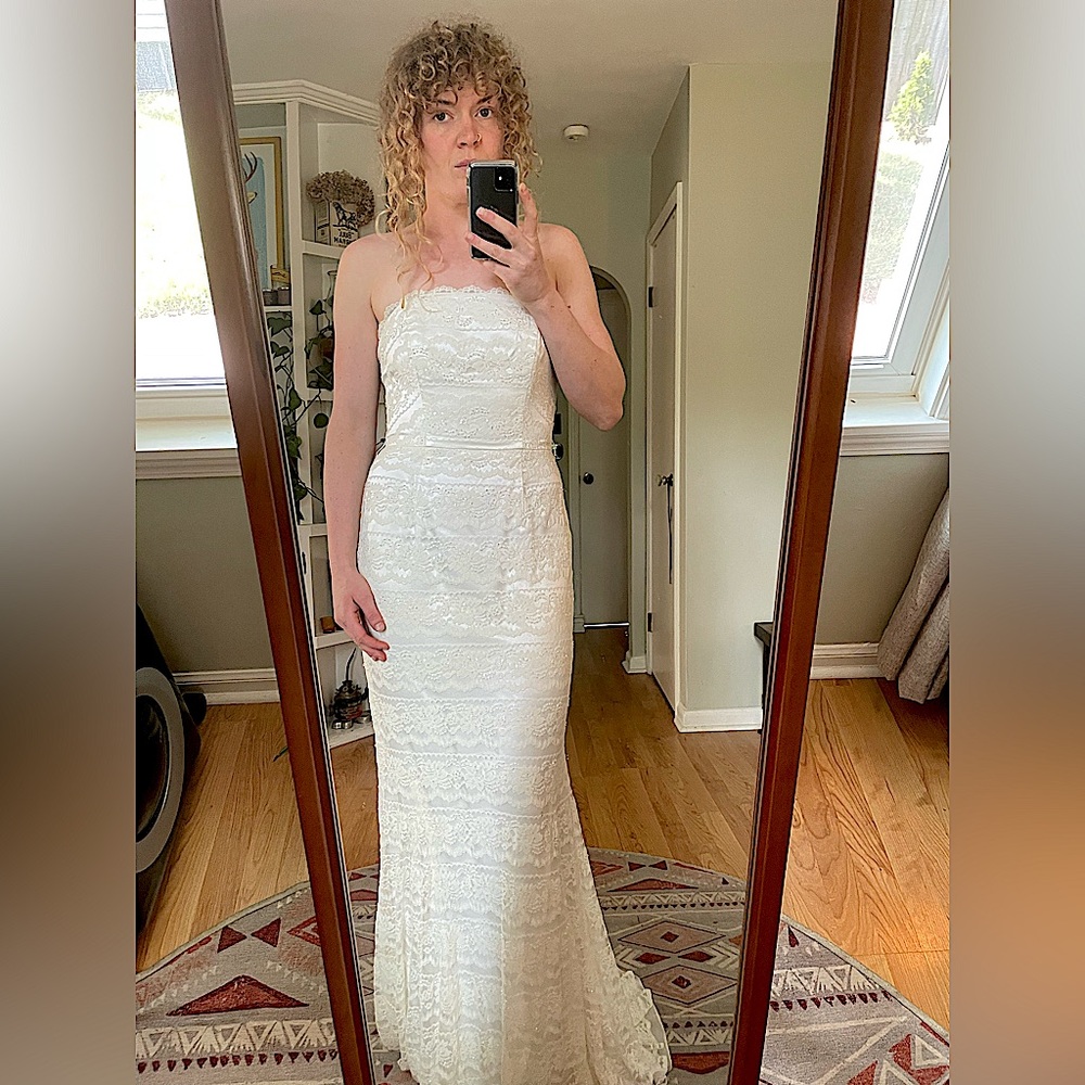 Galina mermaid style strapless Wedding dress, size 6.